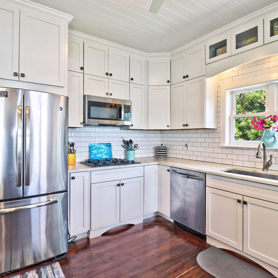Black Tip Cove - Stainless Steel Appliances