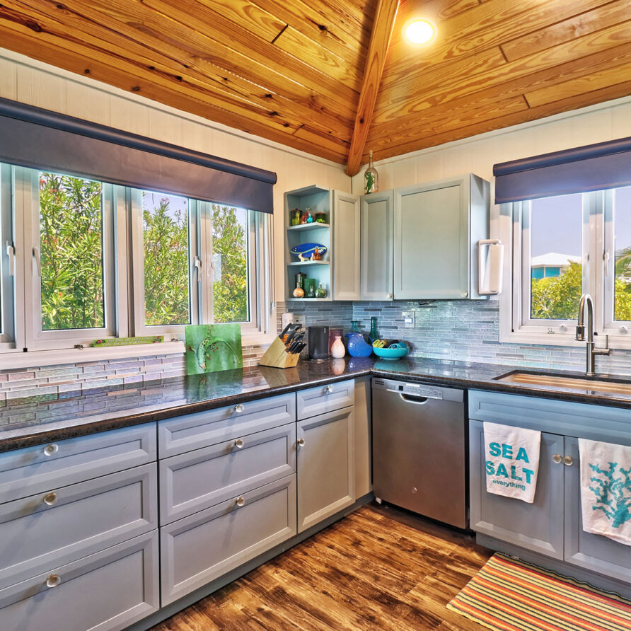 Lil Gecko - Ample Cabinetry Space