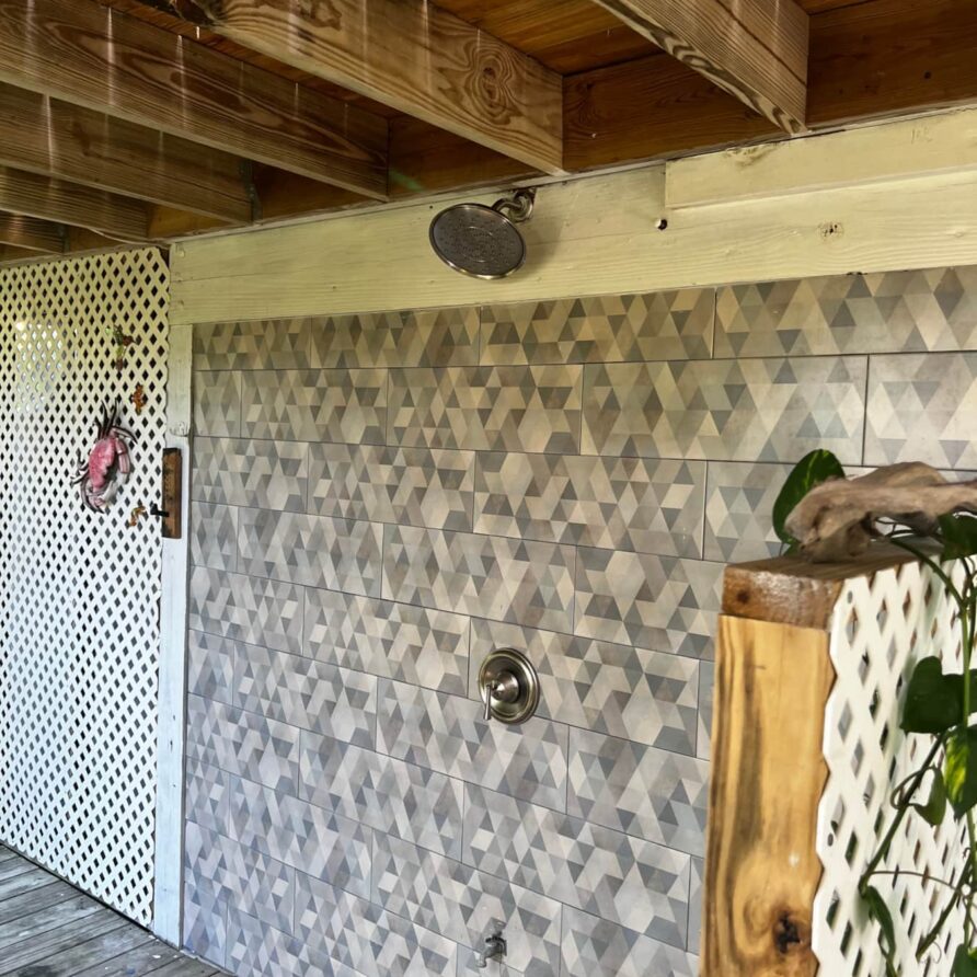 Lil Gecko - Outdoor Shower